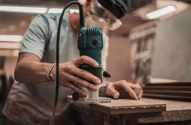 Praca z elektronarzędziami AKU Tools