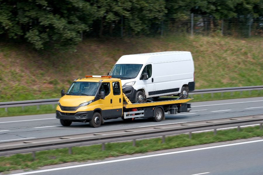 Holowanie auta w Kątach Wrocławskich - pomoc drogowa JAREX 